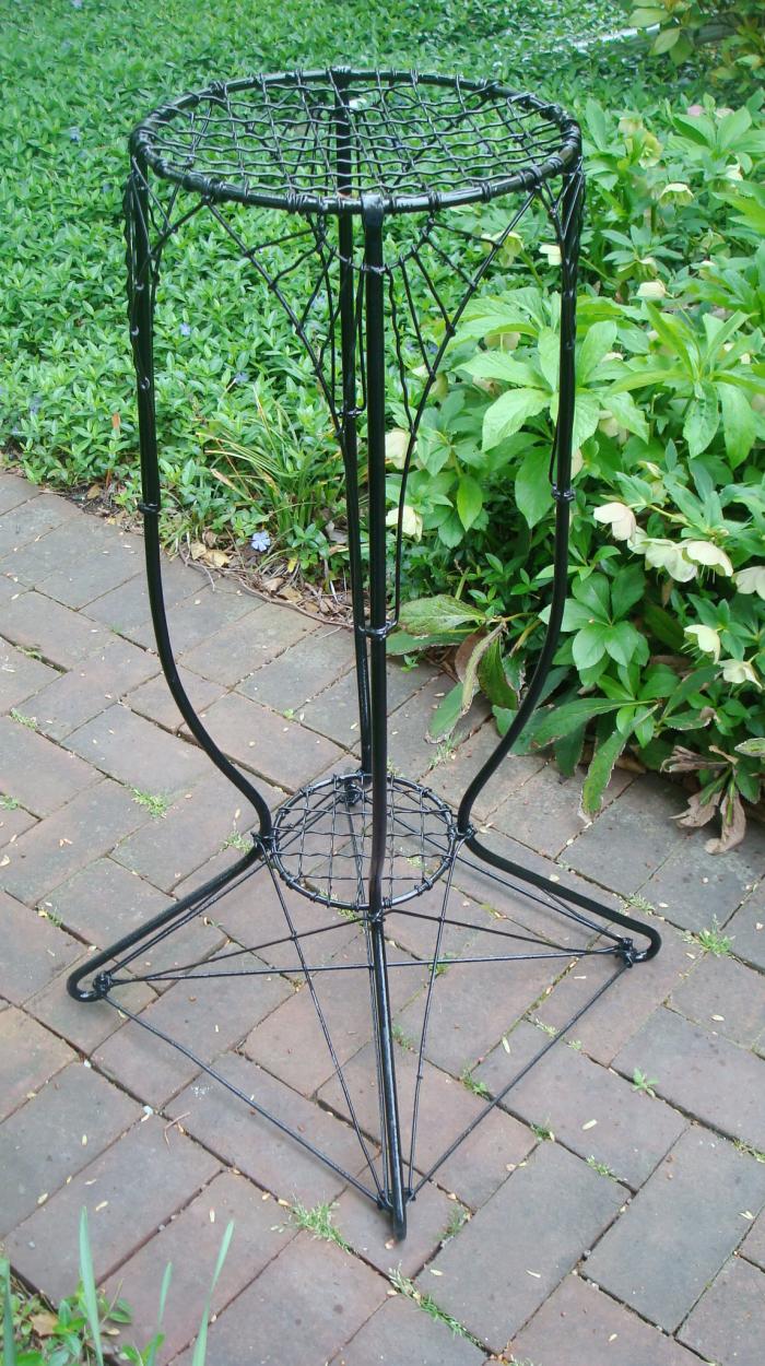 WIRE PLANT STAND, VERTICAL DESIGN, ANTIQUE Aileen Minor