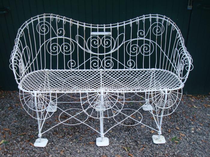 WIRE BENCH WITH ROLLED CURVED BACK, ANTIQUE